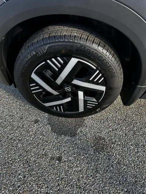 Certified 2025 Nissan Kicks SV FWD image 9