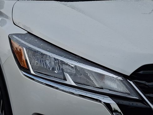 Used 2024 Nissan Kicks SV FWD image 9