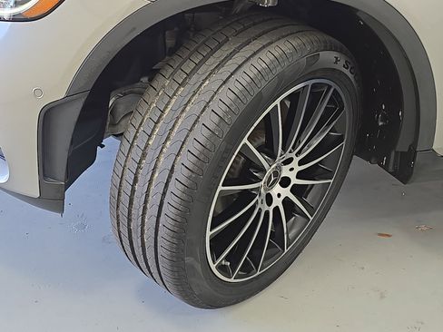 Certified 2021 Mercedes-Benz GLC 300 4MATIC image 33