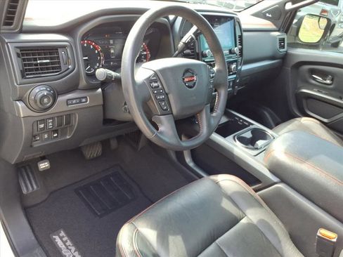 Used 2021 Nissan Titan PRO-4X w/ Pro-4x Convenience Package AWD/4WD image 13