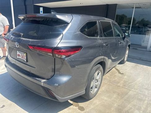 Used 2023 Toyota Highlander L FWD image 4
