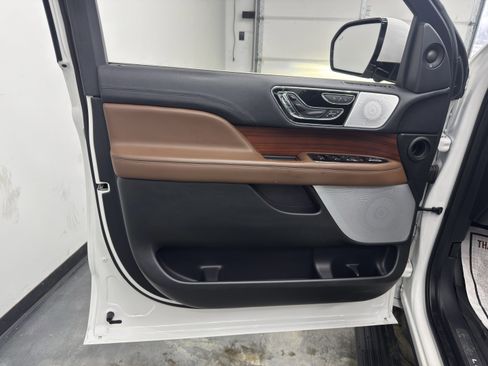 Used 2024 Lincoln Navigator Reserve w/ Equipment Group 201A image 12