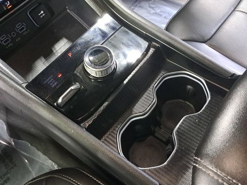 Certified 2024 Jeep Grand Cherokee L Limited w/ Luxury Tech Group II image 28