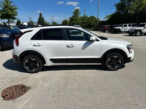 Used 2023 Kia Niro Wind w/ Wind Preserve Package FWD image 6