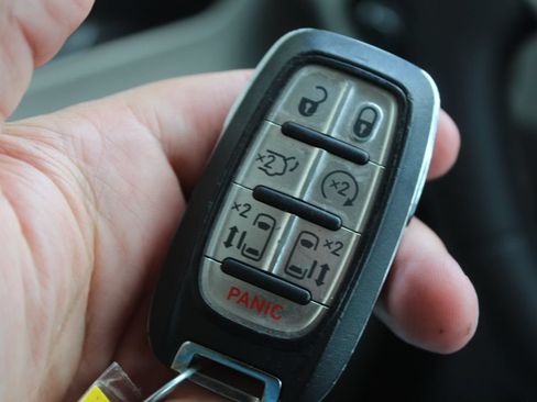Used 2024 Chrysler Pacifica Touring-L FWD image 21