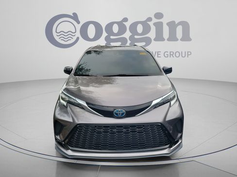 Used 2022 Toyota Sienna XSE FWD image 9