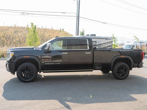 Used 2023 GMC Sierra 3500 Denali w/ Denali Black Diamond Edition AWD/4WD image 4