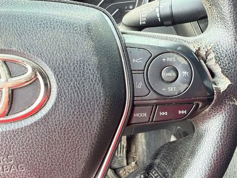 Used 2018 Toyota Camry LE FWD image 8