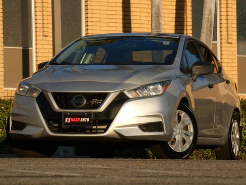 Used 2020 Nissan Versa S image 2