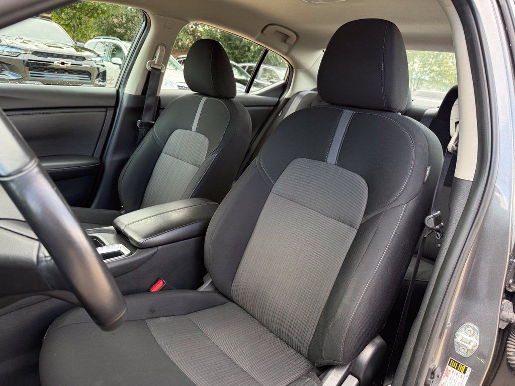 Used 2024 Nissan Sentra SV w/ All-Weather Package FWD image 5