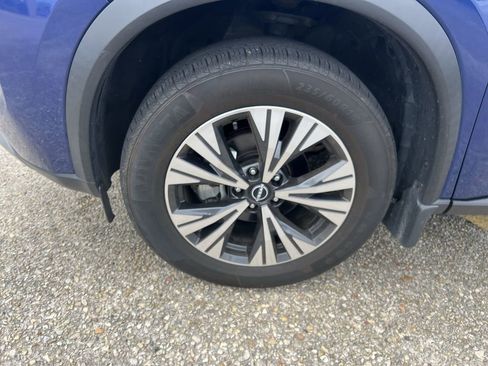 Used 2023 Nissan Rogue SV image 16