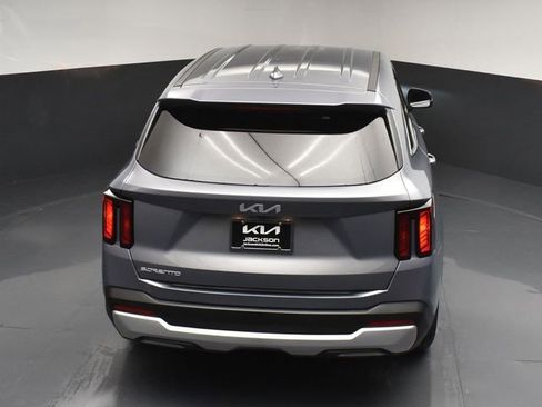 Used 2025 Kia Sorento LX image 47