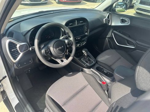 Used 2022 Kia Soul LX FWD image 11