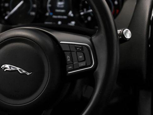 Used 2018 Jaguar F-PACE Premium image 13