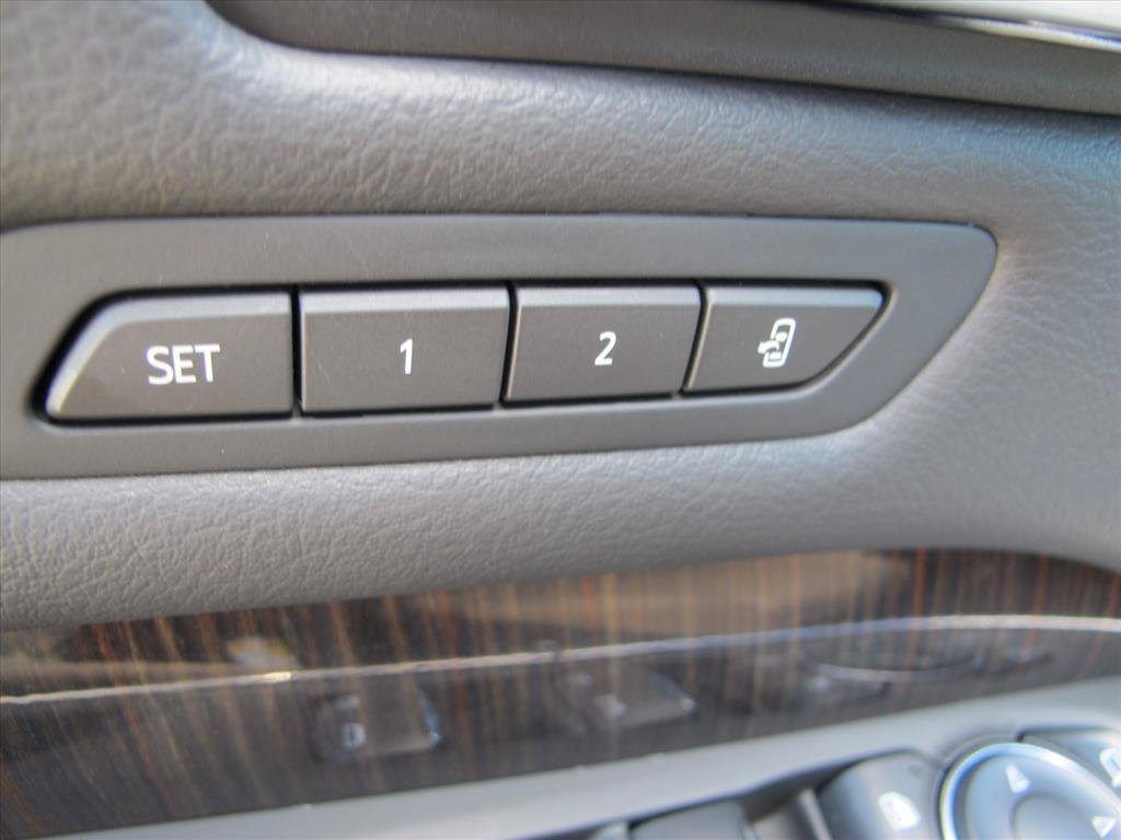 Used 2024 Cadillac XT4 Premium Luxury w/ Technology Package FWD image 10