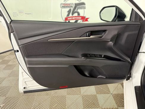 Used 2025 Toyota Camry LE w/ Convenience Package FWD image 10