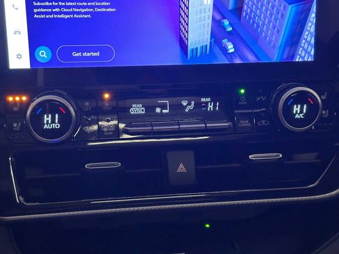 Certified 2025 Toyota Highlander Platinum image 15