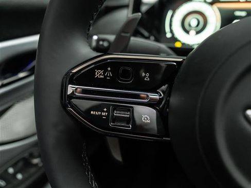 New 2026 Aston Martin Vanquish Convertible RWD image 36