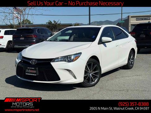 Used 2015 Toyota Camry XSE w/ Moonroof Package FWD image 3