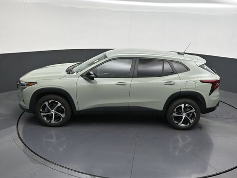 Used 2024 Chevrolet Trax RS FWD image 16