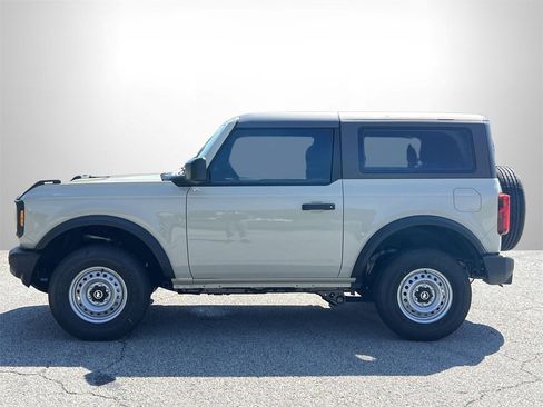 New 2025 Ford Bronco Base image 21