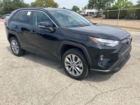Used 2023 Toyota RAV4 XLE Premium FWD image 3