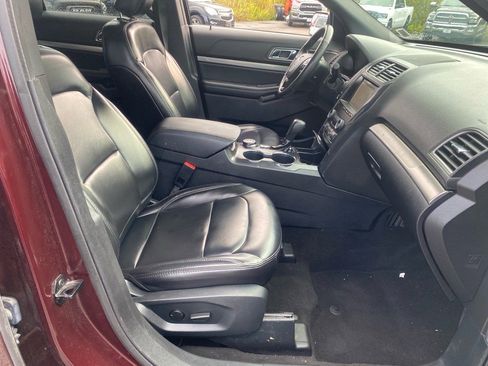 Used 2019 Ford Explorer XLT w/ Equipment Group 202A image 27