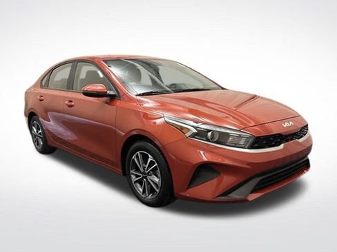 Certified 2024 Kia Forte LXS w/ LXS Technology Package FWD image 3