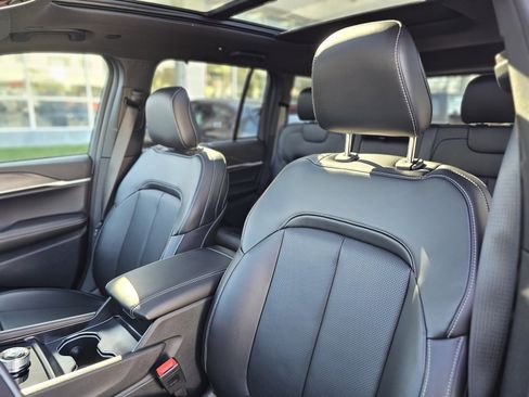 New 2025 Jeep Grand Cherokee Limited w/ Luxury Tech Group II image 22