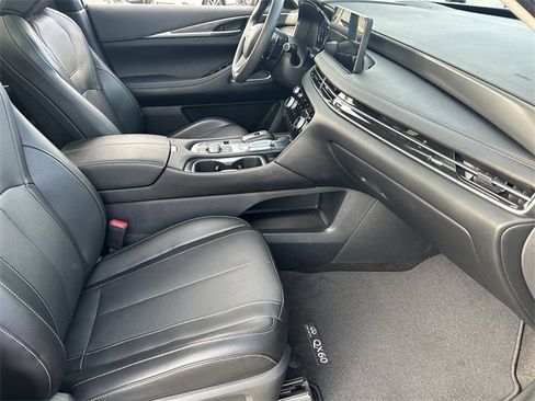Certified 2025 INFINITI QX60 Luxe w/ Vision Package image 12