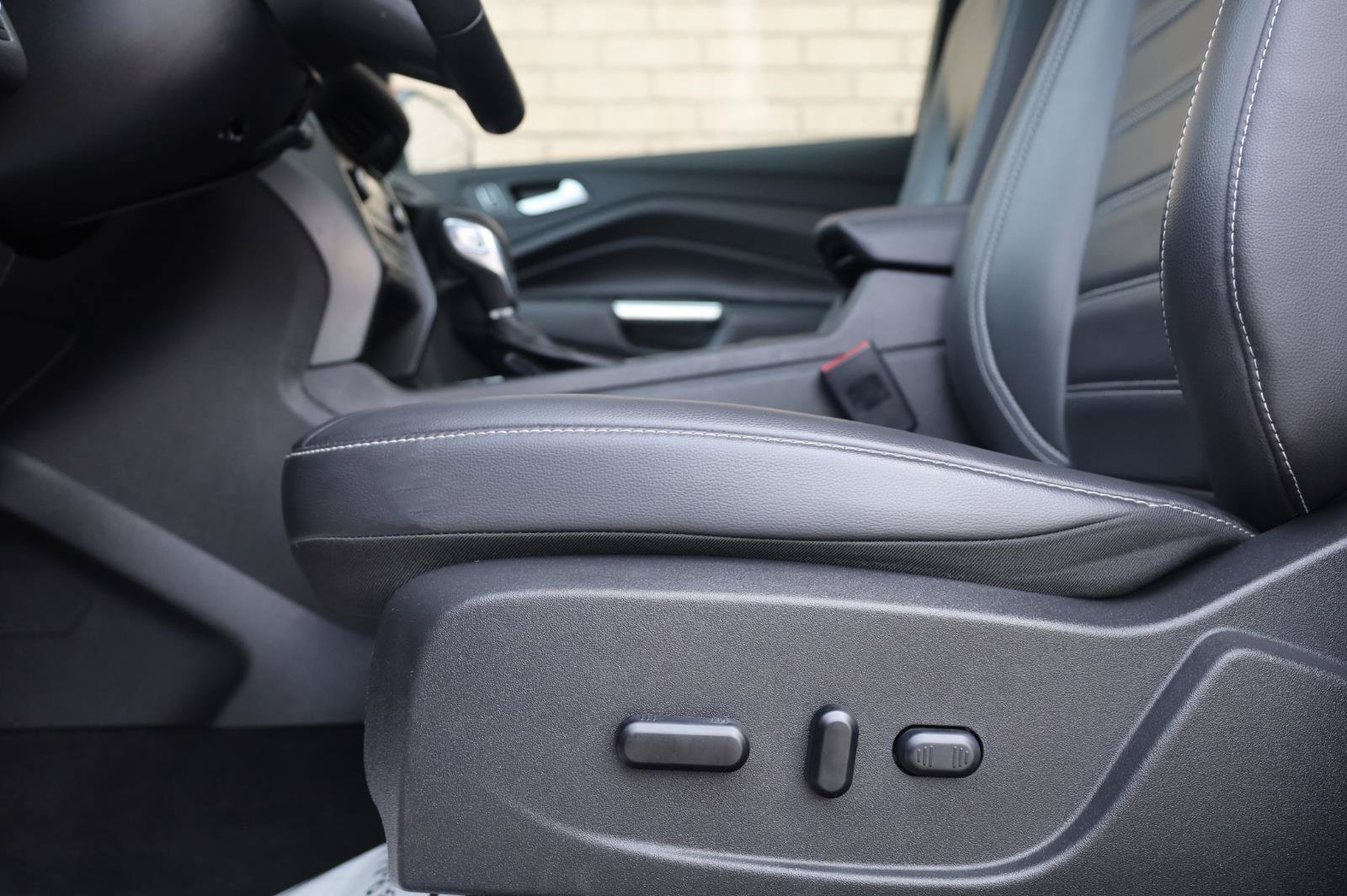 Used 2019 Ford Escape SEL AWD/4WD image 18