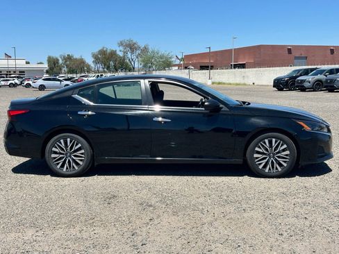 Used 2024 Nissan Altima 2.5 SV FWD image 4