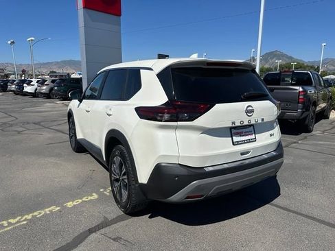 Used 2023 Nissan Rogue SV FWD image 9
