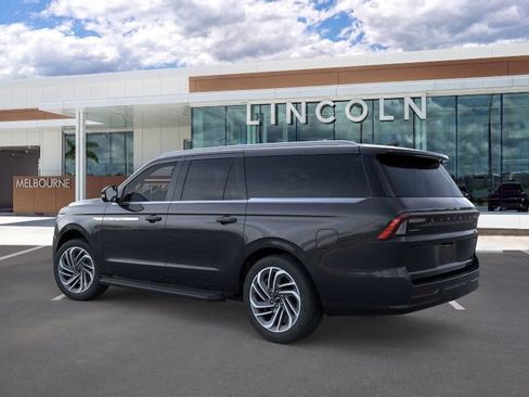 New 2026 Lincoln Navigator L Premier AWD/4WD image 4