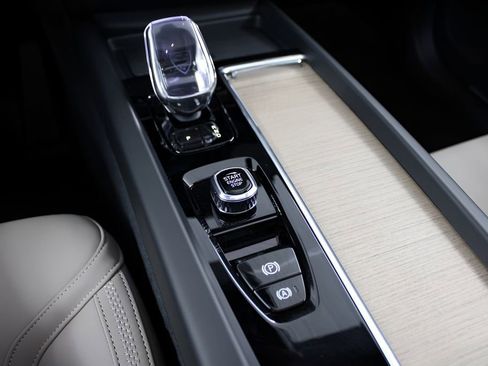 New 2026 Volvo XC60 B5 Plus w/ Protection Package Premier image 37