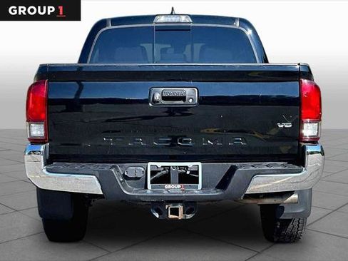 Certified 2019 Toyota Tacoma TRD Off-Road AWD/4WD image 5