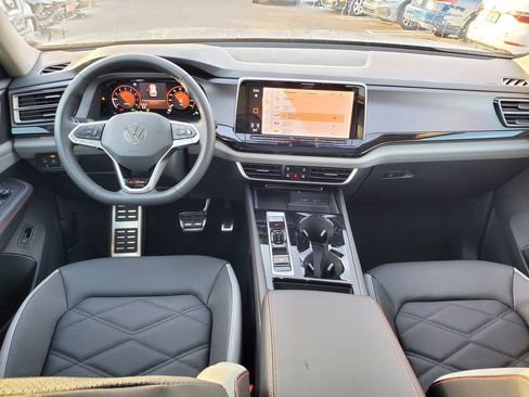 New 2026 Volkswagen Atlas Peak Edition image 6