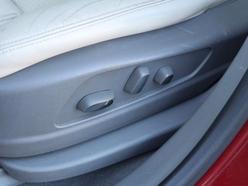 Used 2017 Cadillac XT5 Luxury w/ Driver Awareness Package image 32