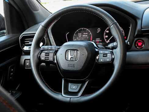 Used 2025 Honda Pilot TrailSport image 18