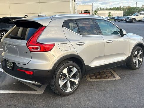 Certified 2025 Volvo XC40 B5 Plus AWD/4WD image 29