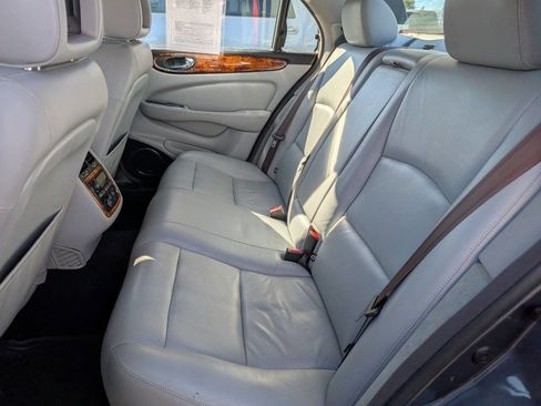 Used 2004 Jaguar XJ8 image 12