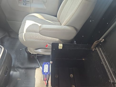 Used 2016 Chevrolet Express 2500 RWD image 25