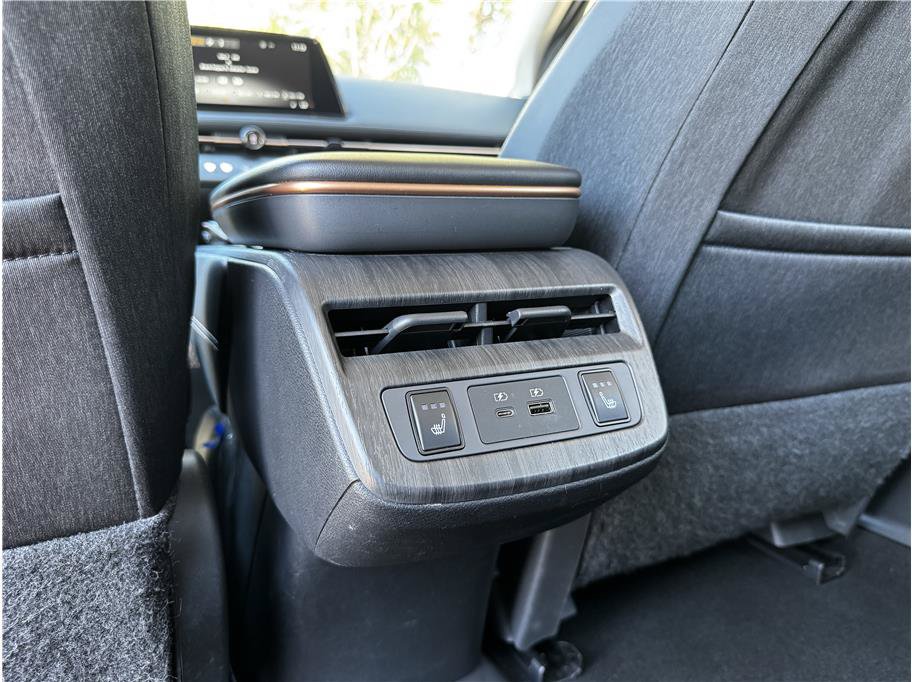 Used 2024 Nissan Ariya AWD image 18