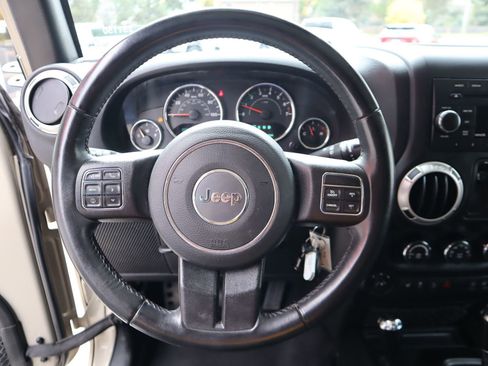 Used 2018 Jeep Wrangler Rubicon w/ Power Convenience Group image 47