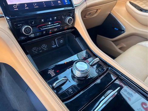 Used 2025 Jeep Grand Cherokee L Summit image 31