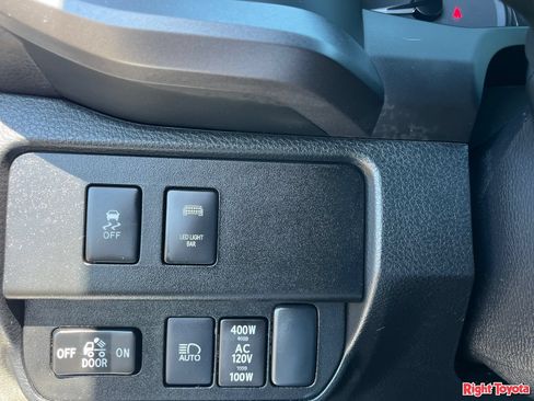 Certified 2022 Toyota Tacoma TRD Off-Road AWD/4WD image 31