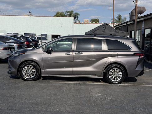 Used 2022 Toyota Sienna XLE w/ XLE Plus Package FWD image 8