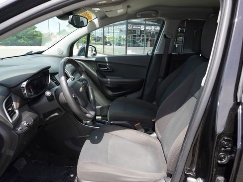 Used 2020 Chevrolet Trax LS w/ Tint and Cruise Package AWD/4WD image 22