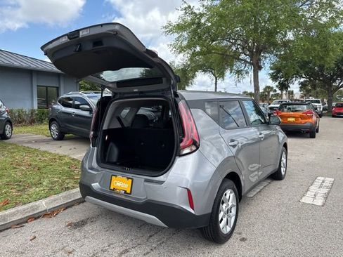 Used 2025 Kia Soul LX w/ LX Technology Package FWD image 18