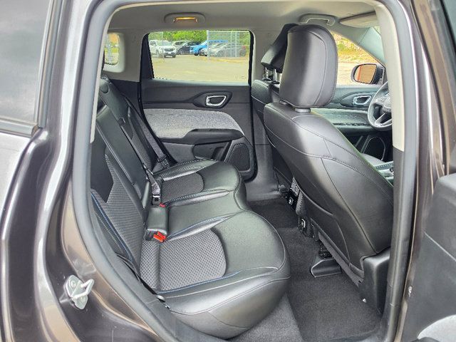 Used 2022 Jeep Compass Latitude FWD image 15